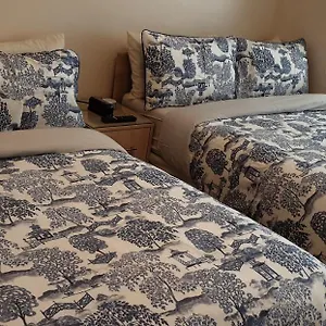 Apartament Luxury 3 Bedroom Flat 1min Walk From Underground, With Free Parking Sleeps X10, Londyn