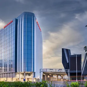 Hilton Garden London Heathrow Terminal 2 And 3 מלון